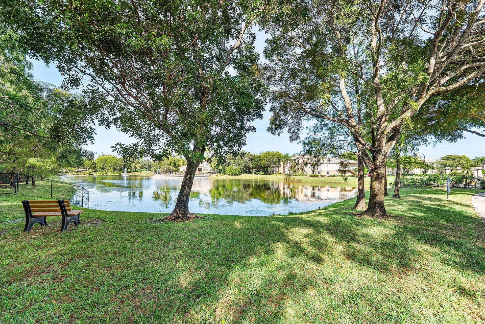 1000 Crestwood Court S, Unit 1015, Royal Palm Beach, FL 33411 Photo