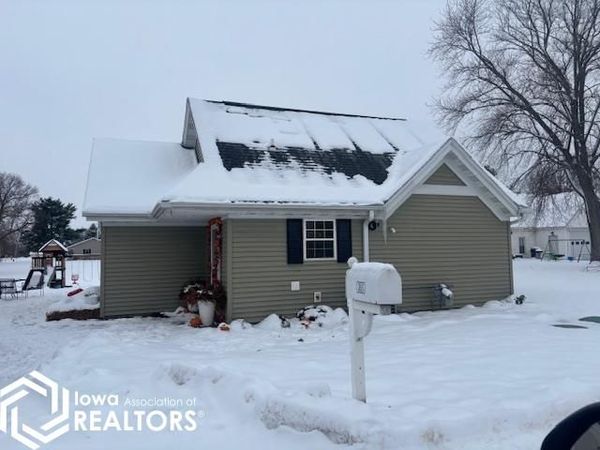 305 N Cooper Street, Stronghurst, IL 61480