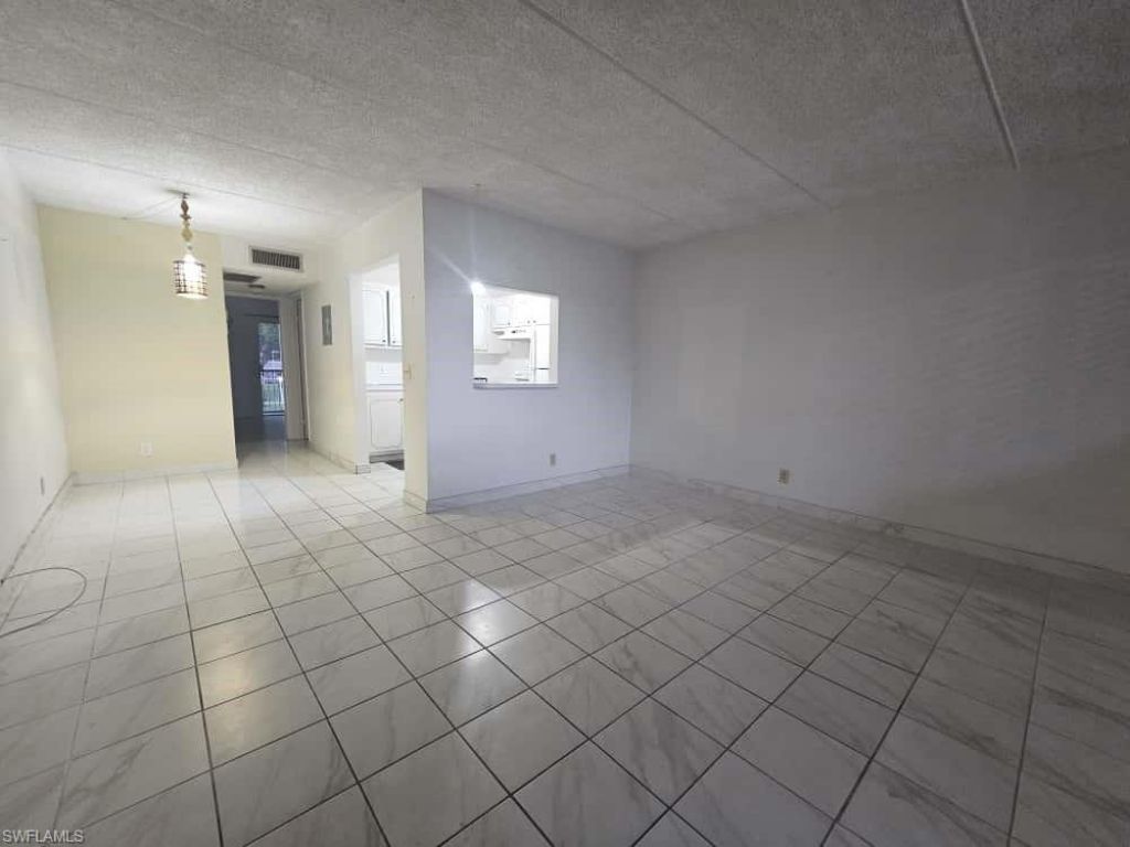 400 Village Green Cir, Unit 205, Palm Springs, FL 33461 Photo