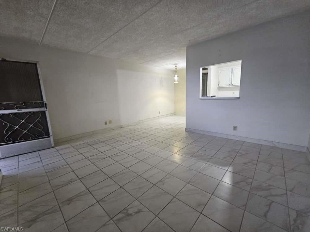 400 Village Green Cir, Unit 205, Palm Springs, FL 33461 Photo