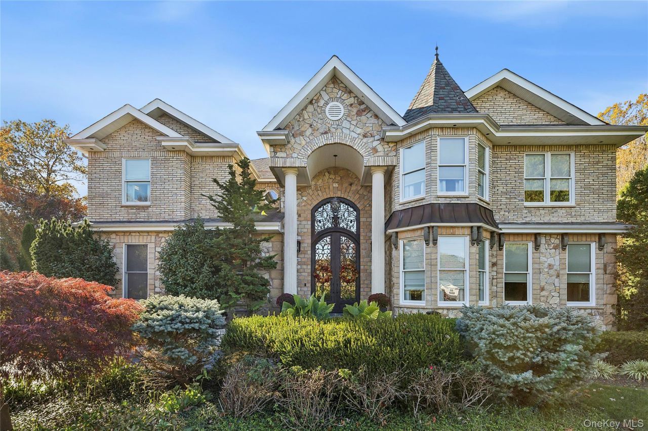 5 Schoolhouse Court, Oyster Bay, NY 11771 Main Photo