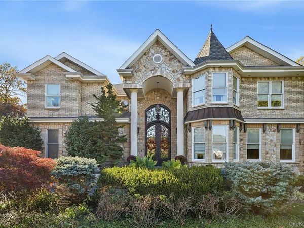 5 Schoolhouse Court, Oyster Bay, NY 11771