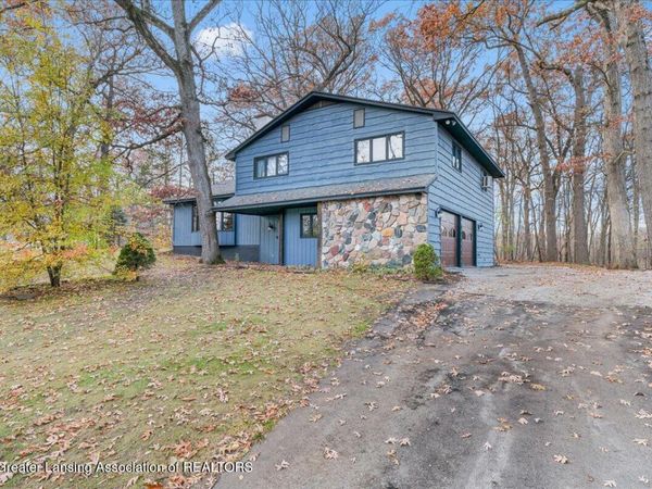 6325 W Lake Drive, Haslett, MI 48840