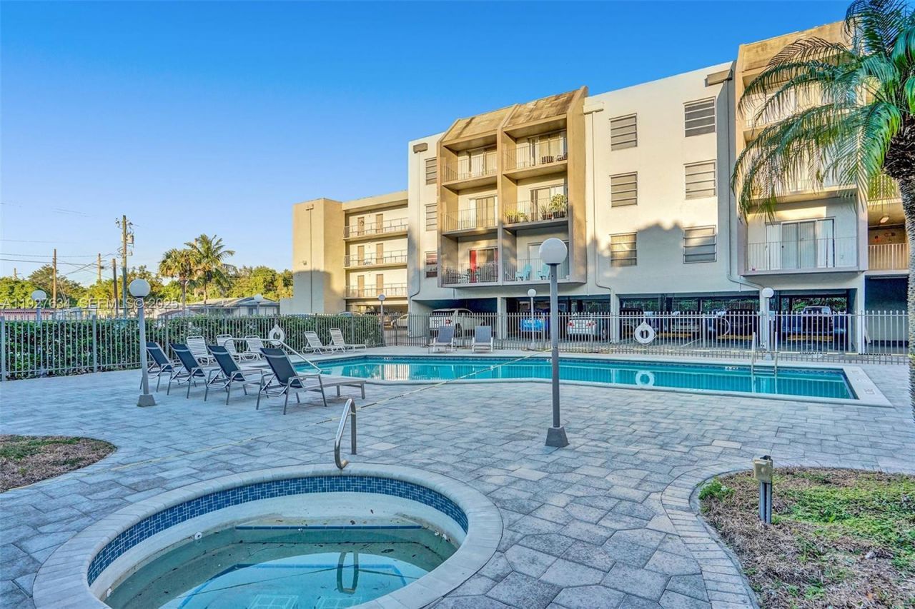 1595 NE 135th St, Unit 334, North Miami, FL 33161 Photo
