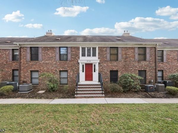 26 Sunrise Dr, Long Hill, NJ 07933