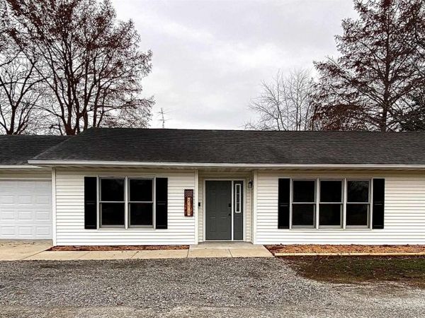 210 N STATE Street, Christopher, IL 62822