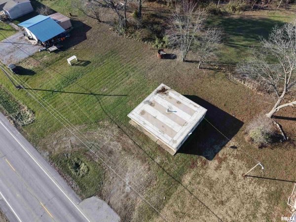 1483 S 1ST Street, Fairfield, IL 62837