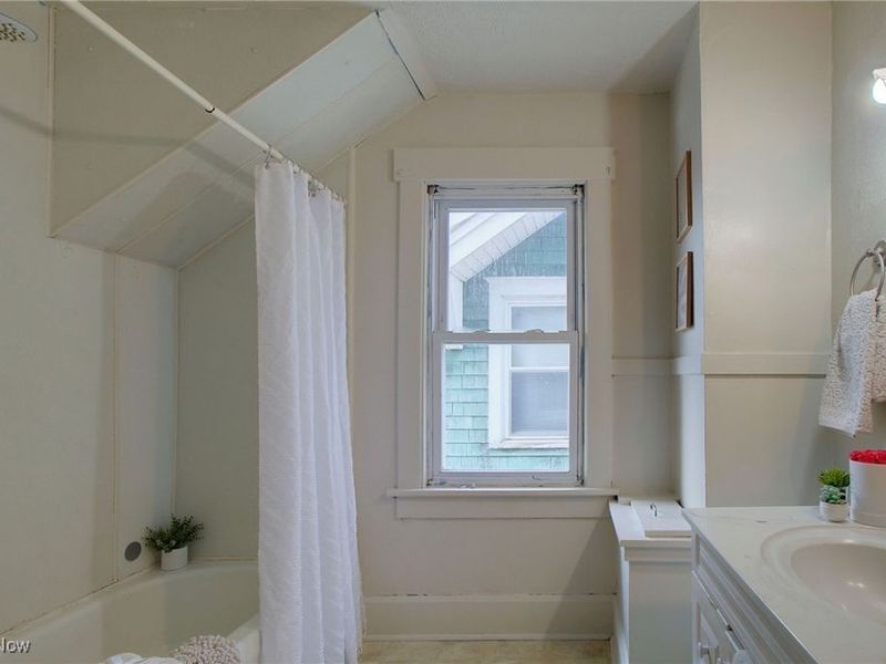 210 E Gorgas Street, Louisville, OH 44641 Photo 28