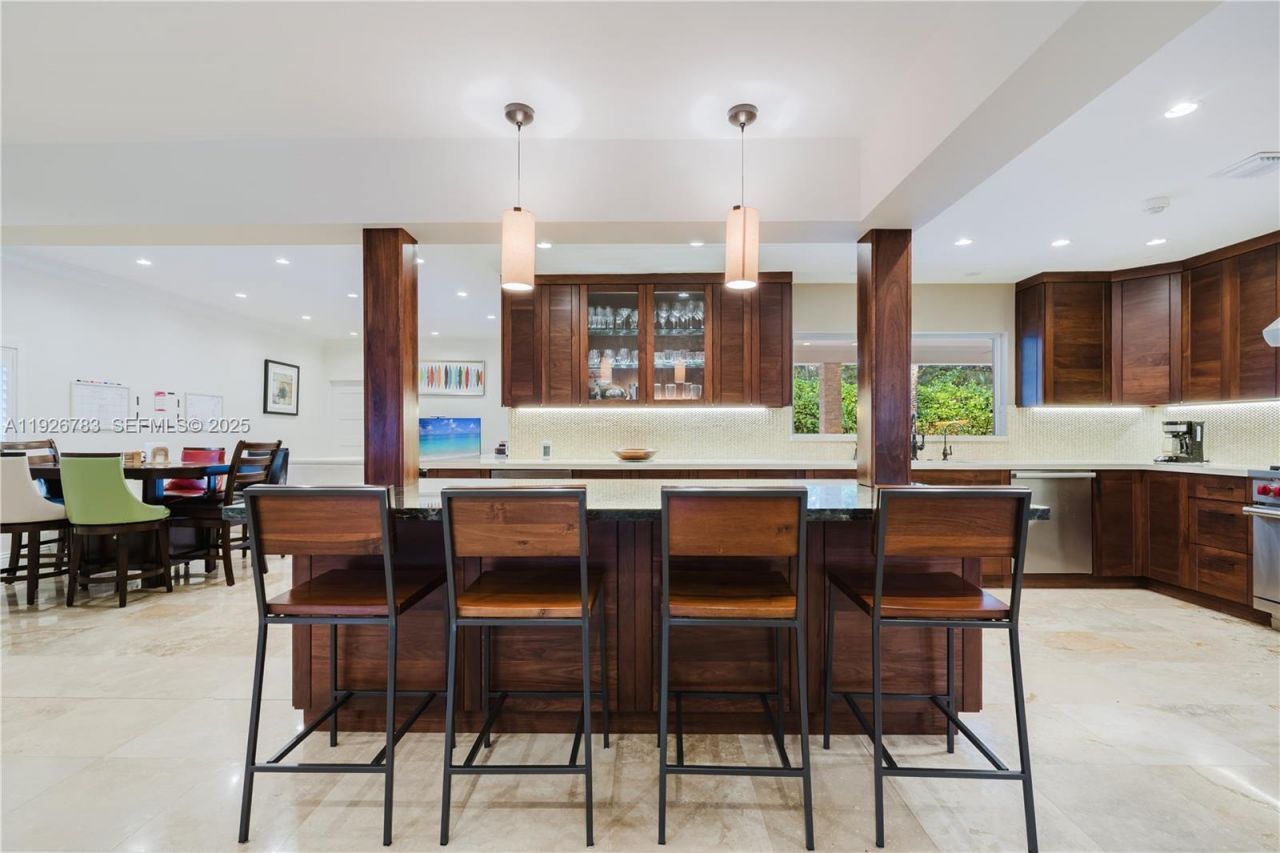 6755 SW 99th Ter, Pinecrest, FL 33156 Photo