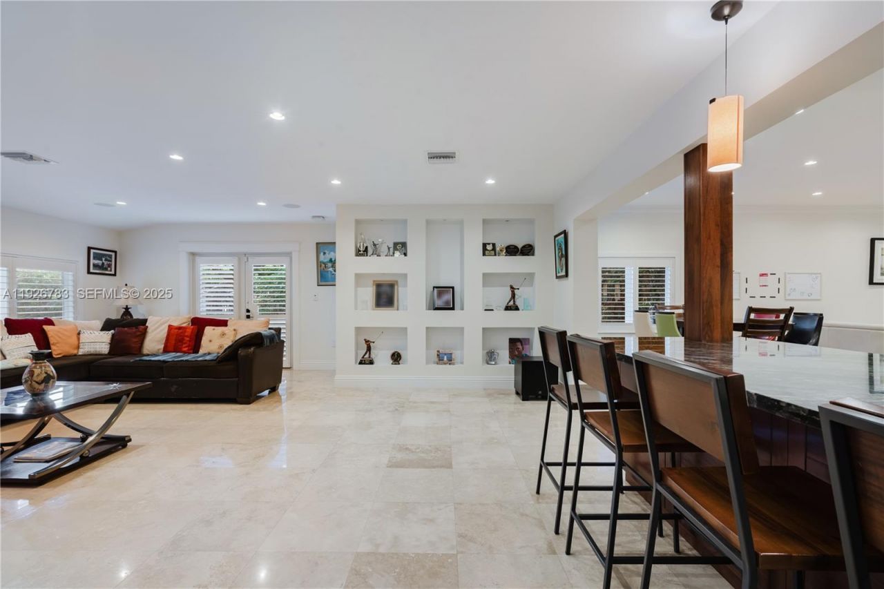 6755 SW 99th Ter, Pinecrest, FL 33156 Photo