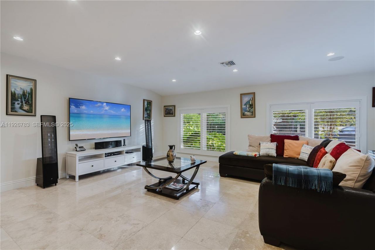 6755 SW 99th Ter, Pinecrest, FL 33156 Photo