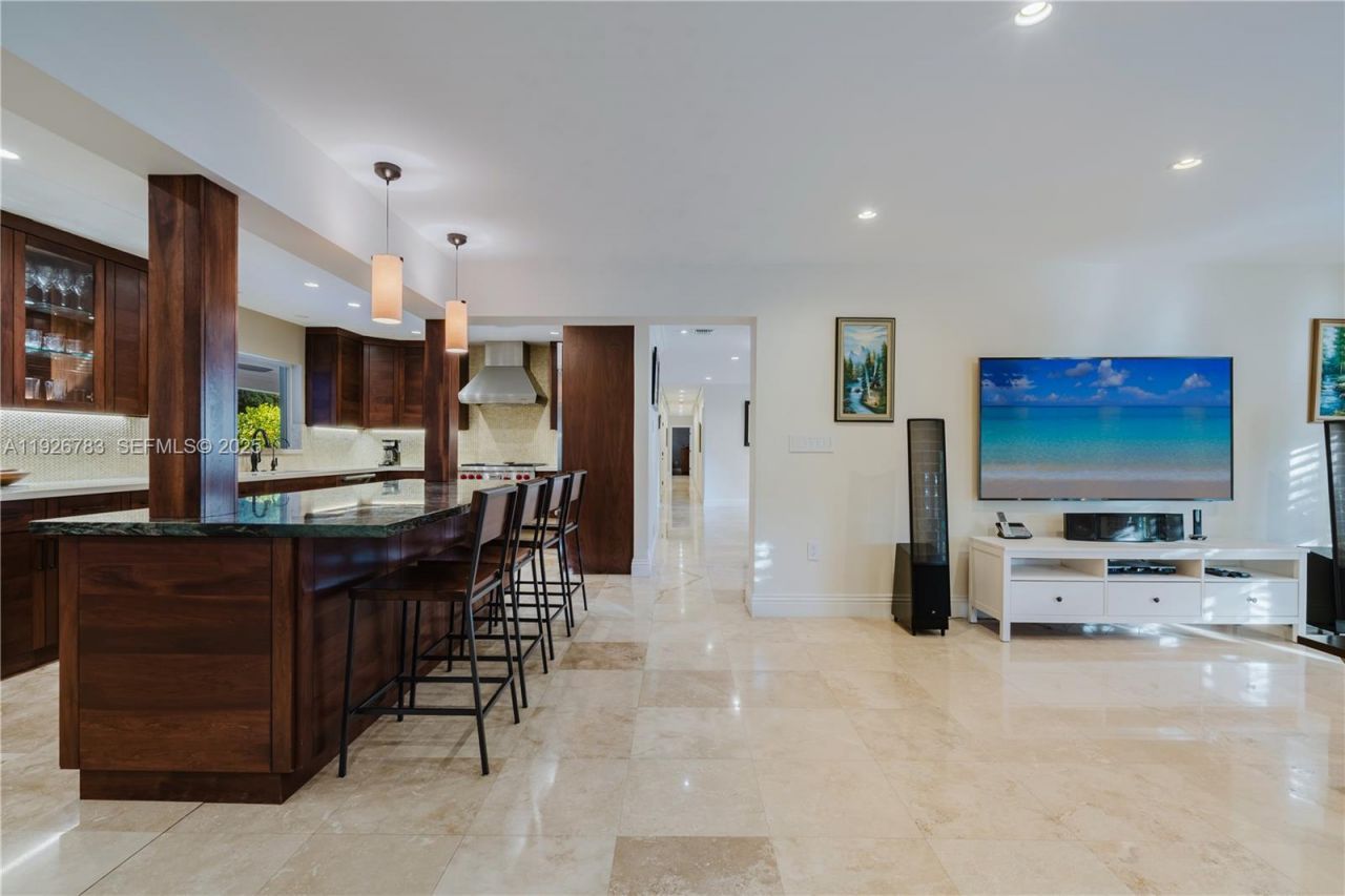 6755 SW 99th Ter, Pinecrest, FL 33156 Photo