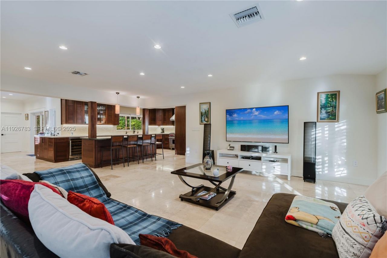 6755 SW 99th Ter, Pinecrest, FL 33156 Photo