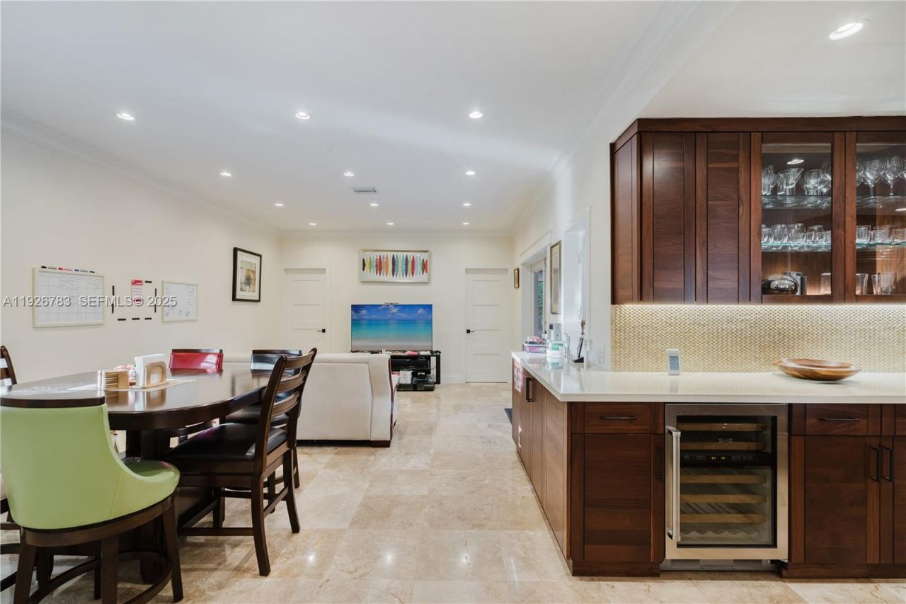 6755 SW 99th Ter, Pinecrest, FL 33156 Photo