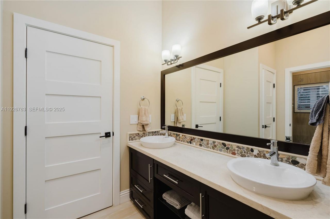 6755 SW 99th Ter, Pinecrest, FL 33156 Photo