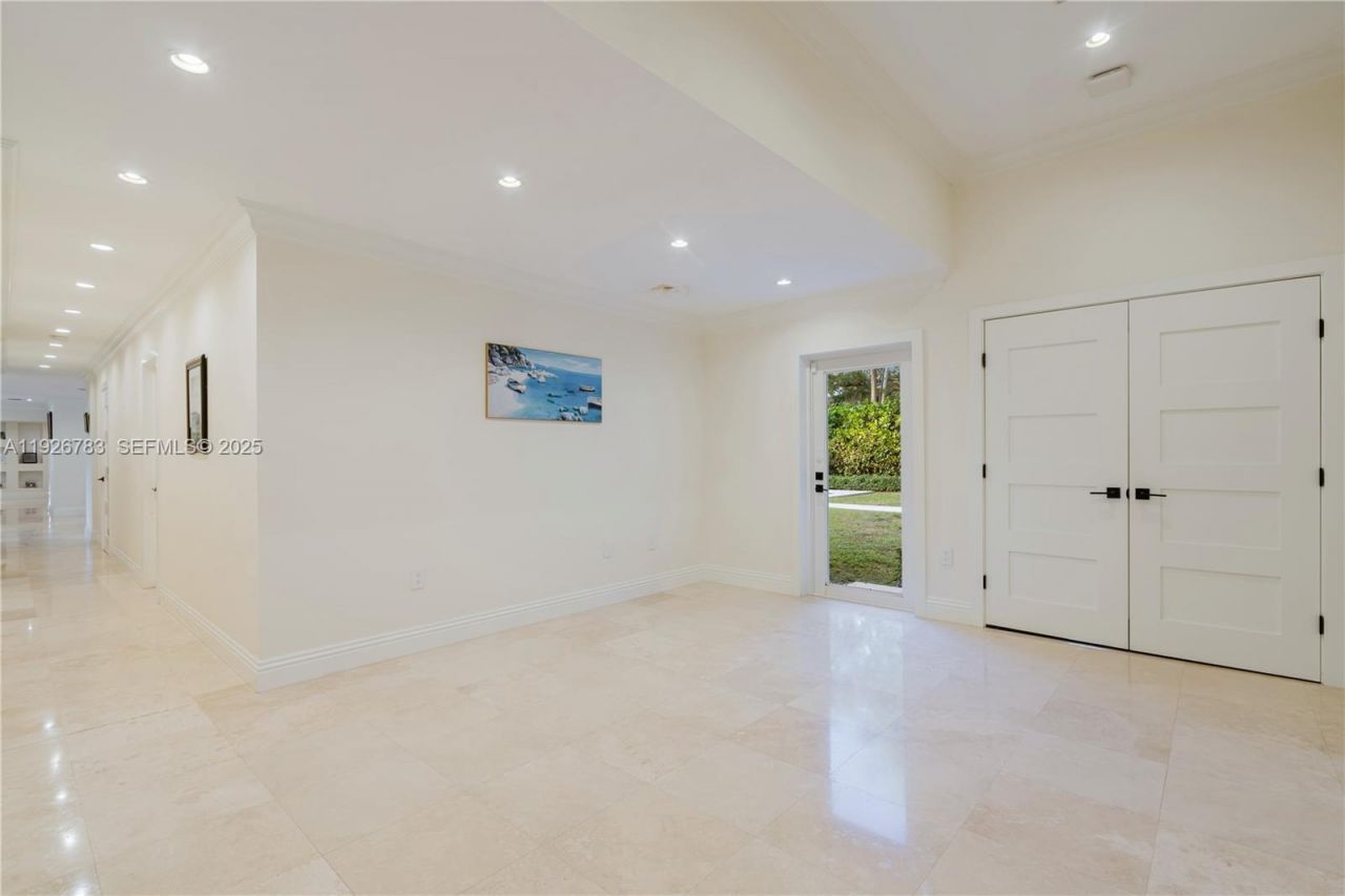 6755 SW 99th Ter, Pinecrest, FL 33156 Photo