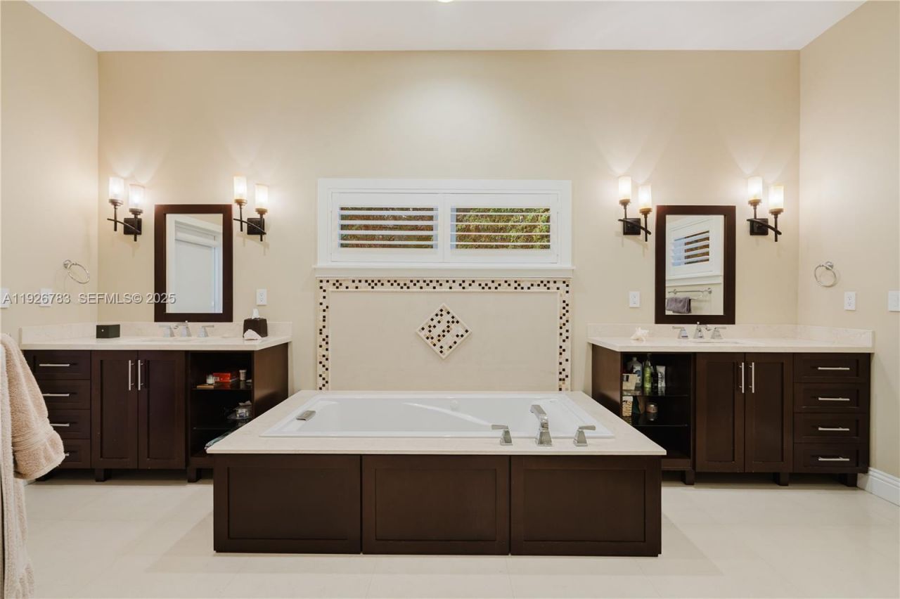 6755 SW 99th Ter, Pinecrest, FL 33156 Photo