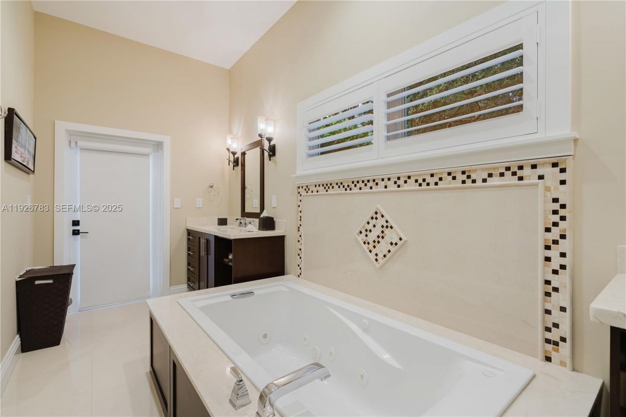 6755 SW 99th Ter, Pinecrest, FL 33156 Photo