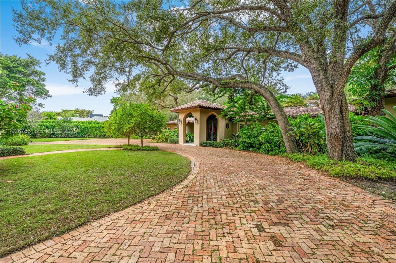 6755 SW 99th Ter, Pinecrest, FL 33156 Photo