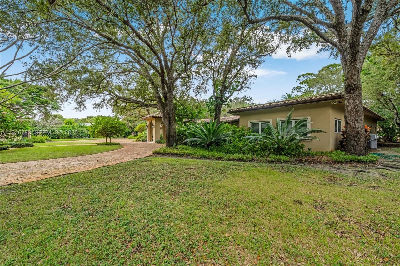 6755 SW 99th Ter, Pinecrest, FL 33156 Photo