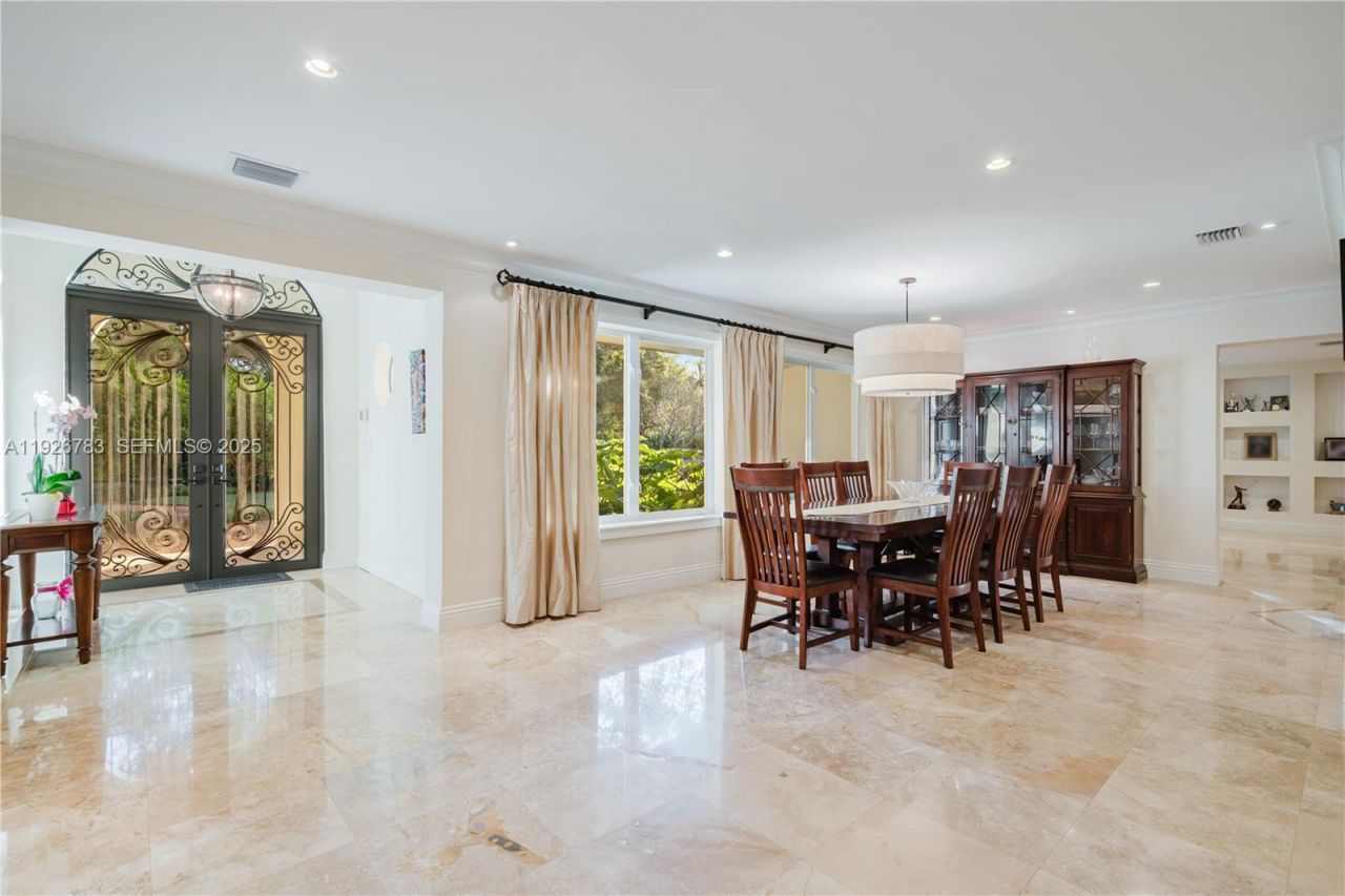 6755 SW 99th Ter, Pinecrest, FL 33156 Photo