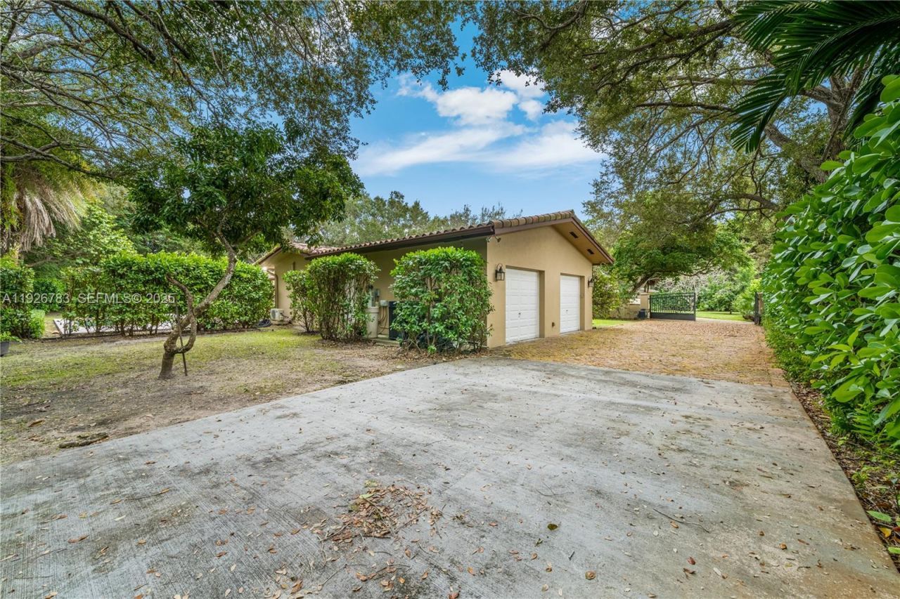 6755 SW 99th Ter, Pinecrest, FL 33156 Photo