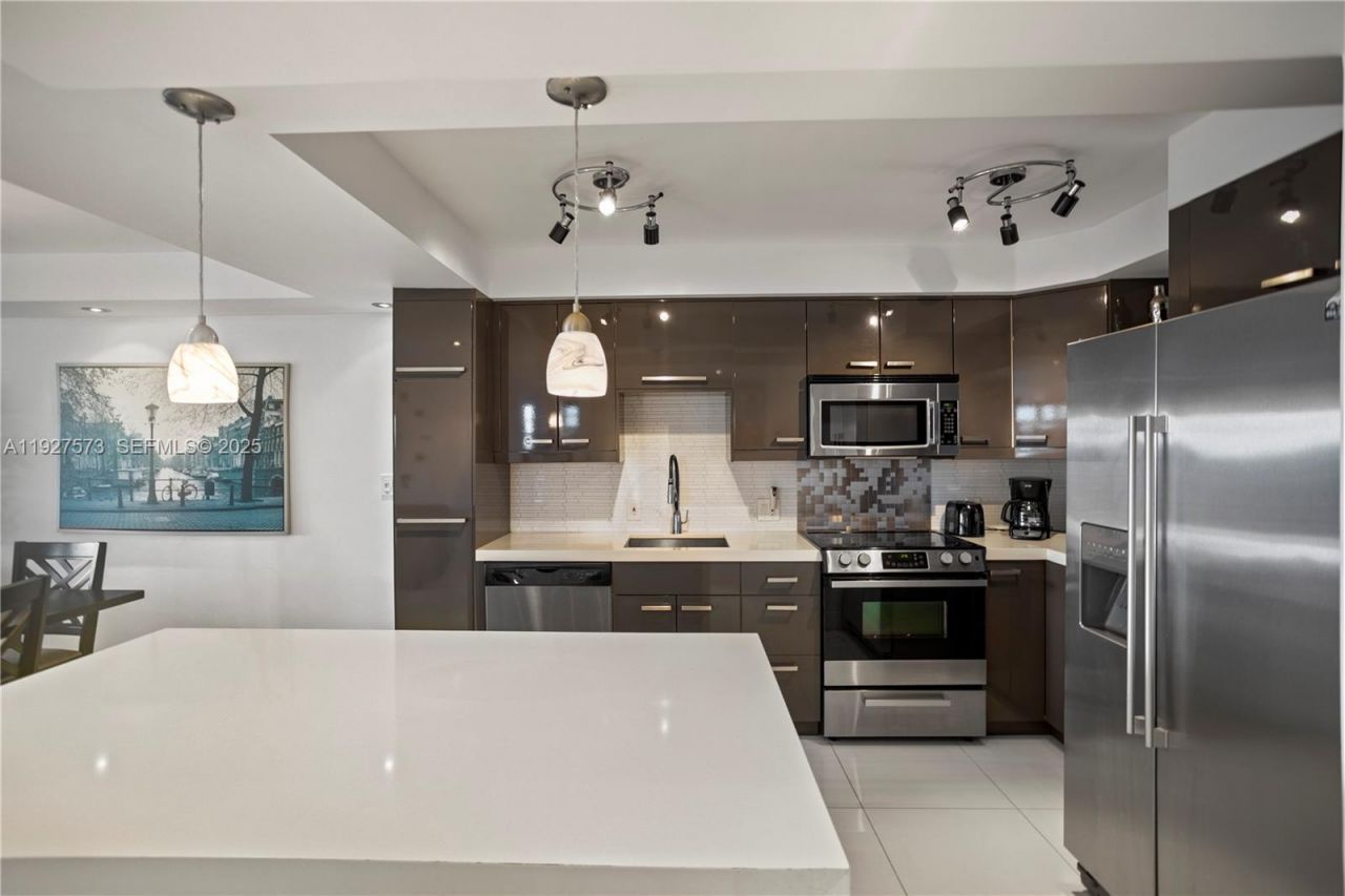 3050 N Palm Aire Dr, Unit 710, Pompano Beach, FL 33069 Photo