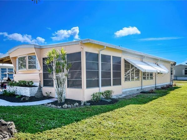 41 Sonderhen DR, NAPLES, FL 34114