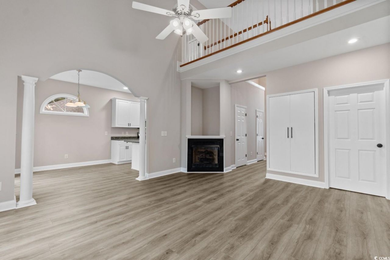 2077 N Berwick Dr. Photo 10