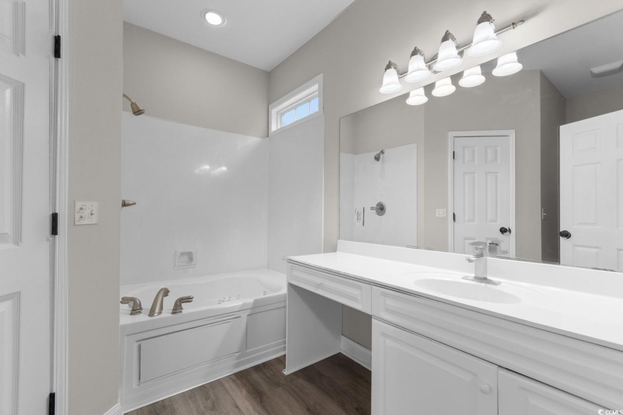 2077 N Berwick Dr. Photo 15