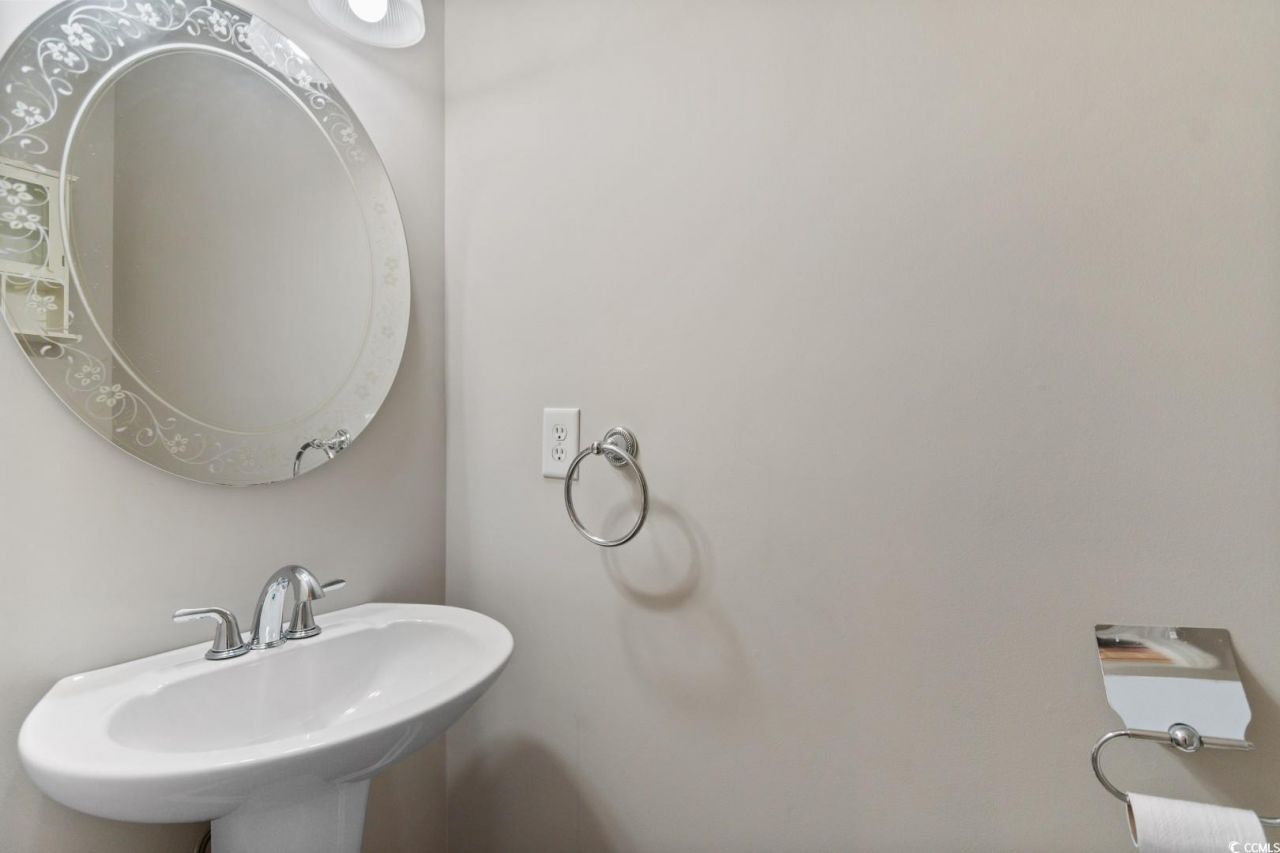 2077 N Berwick Dr. Photo 21