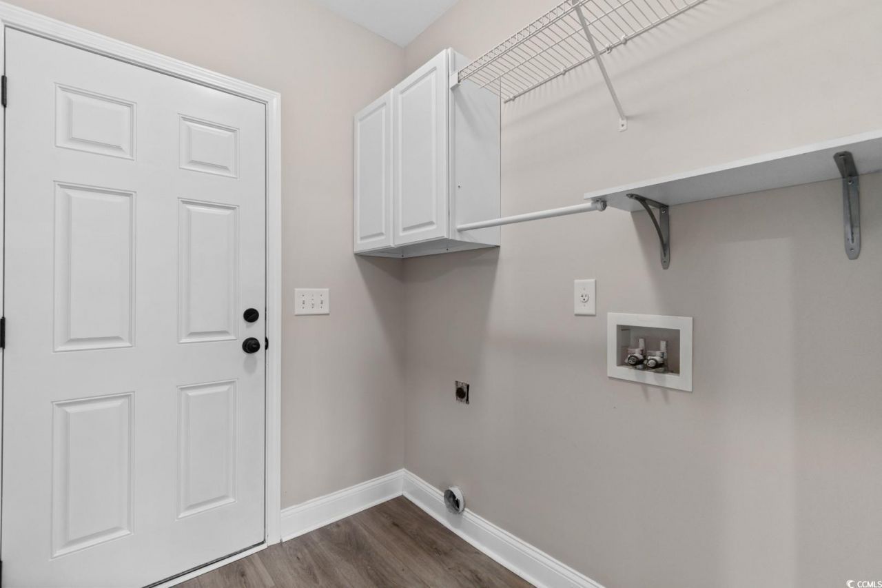 2077 N Berwick Dr. Photo 24