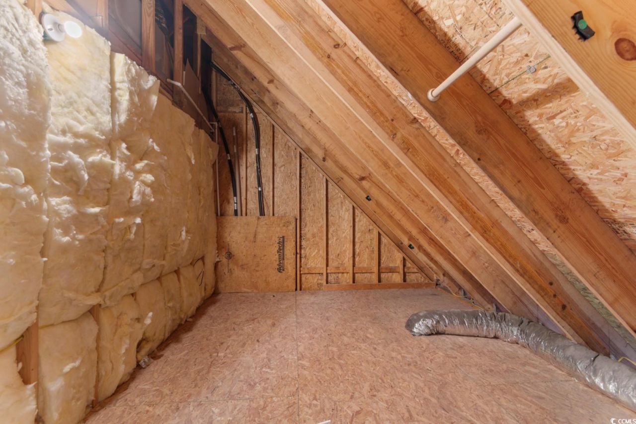 2077 N Berwick Dr. Photo 25