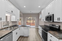 2077 N Berwick Dr. photo 4