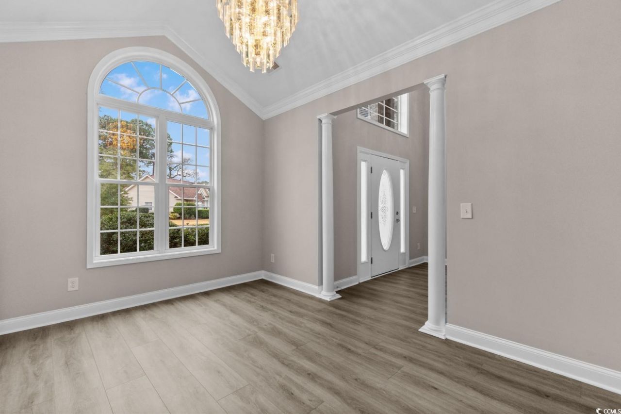 2077 N Berwick Dr. Photo 7