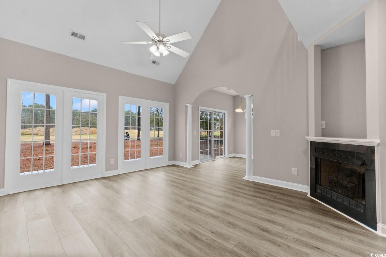 2077 N Berwick Dr. Photo 9