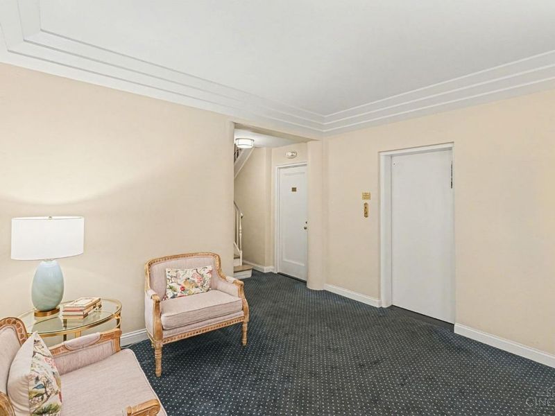 2374 Madison Road, Unit E2F, Cincinnati, OH 45208 Photo 4