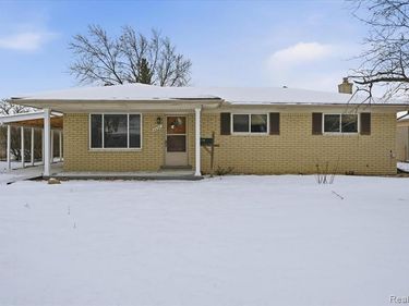 2938 Fox Hill Drive, Sterling Heights, MI 48310