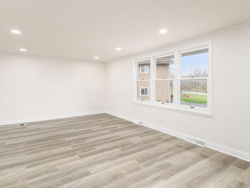325 Starrett Court, Columbus, OH 43214 Photo 6