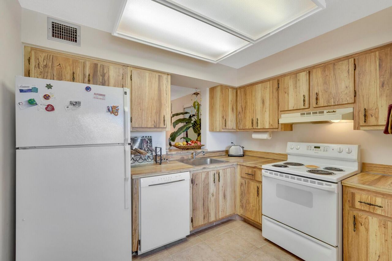 7300 Lake Cir Drive, Unit 301, Margate, FL 33063 Photo