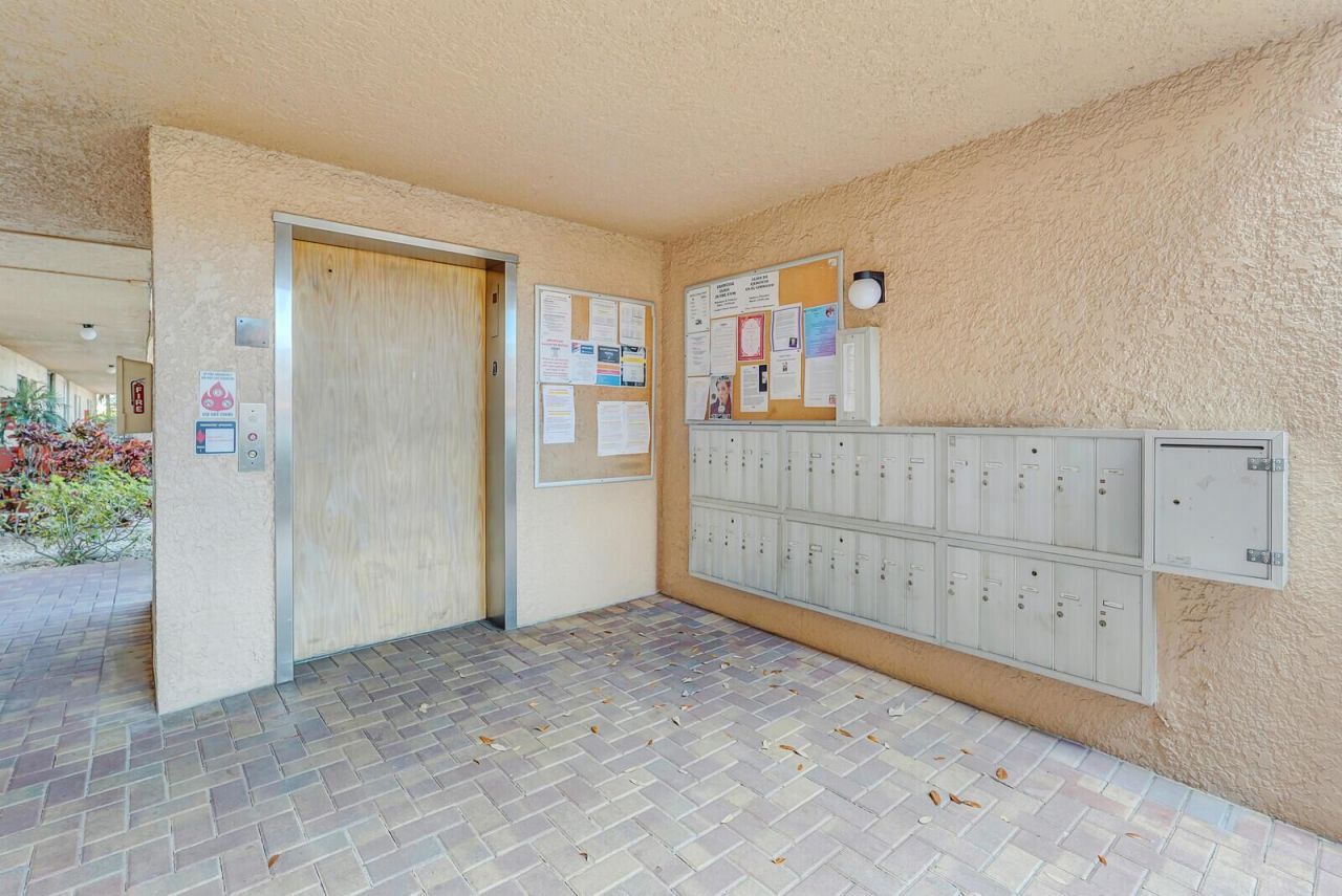 7300 Lake Cir Drive, Unit 301, Margate, FL 33063 Photo