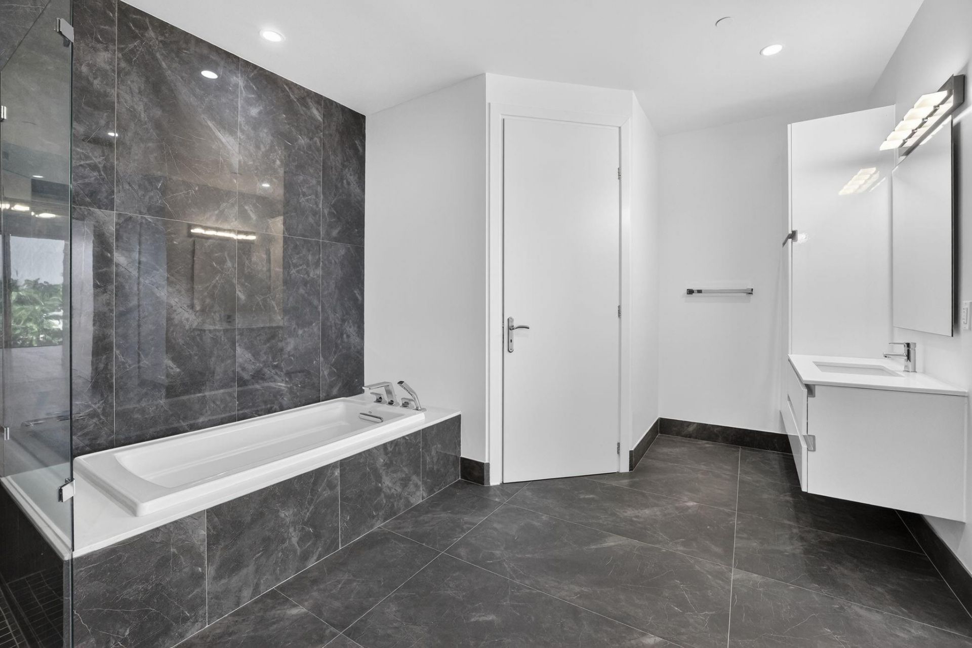 30 Isle Of Venice Dr, Unit 403, Fort Lauderdale, FL 33301 Photo