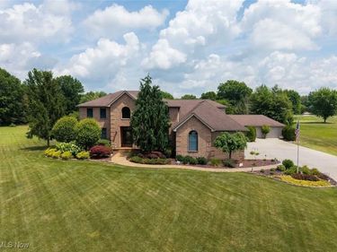 950 Country Manor Lane, North Lima, OH 44452