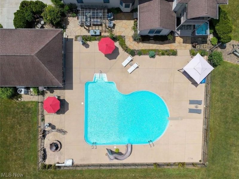 950 Country Manor Lane, North Lima, OH 44452 Photo 3