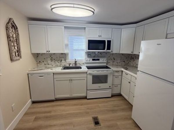 6 Center Street, Brimfield, MA 01010