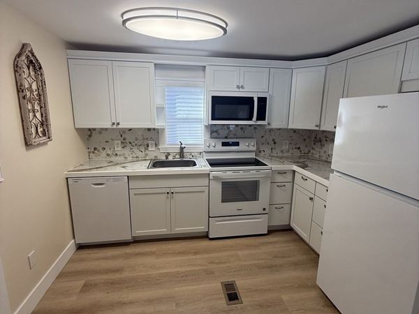 6 Center Street, Brimfield, MA 01010