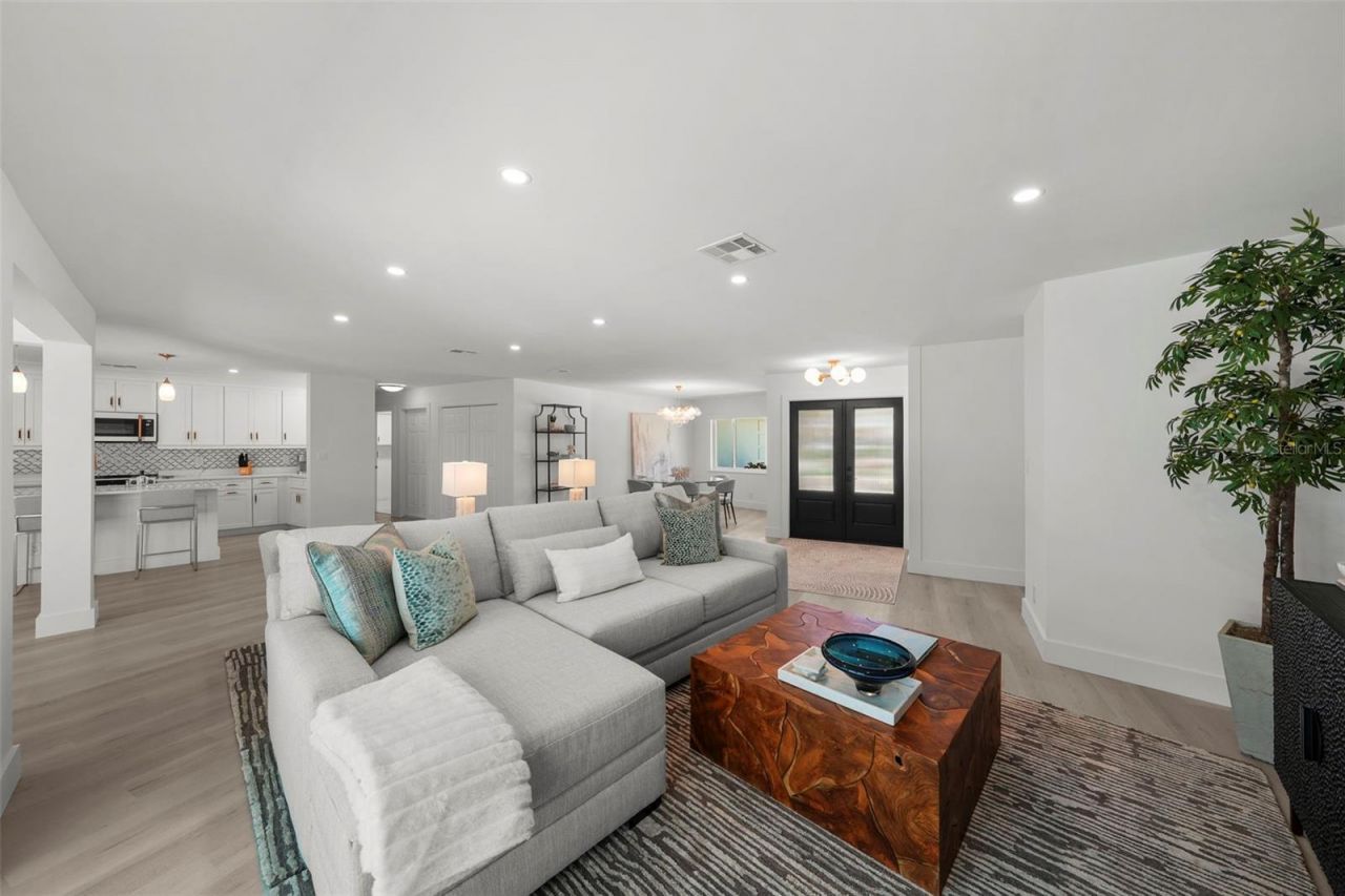 5884 51st Street S, Saint Petersburg, FL 33715 Photo