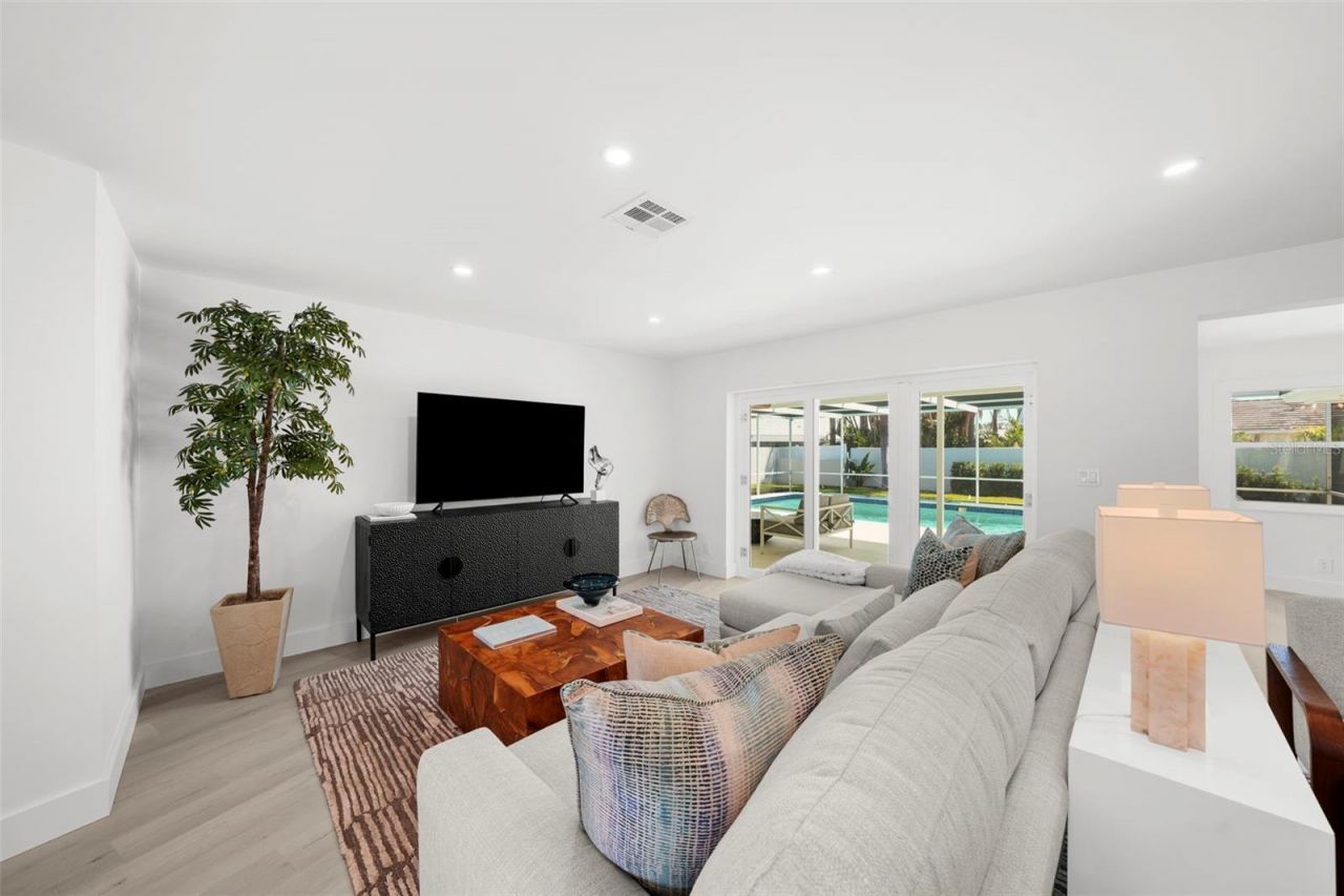 5884 51st Street S, Saint Petersburg, FL 33715 Photo