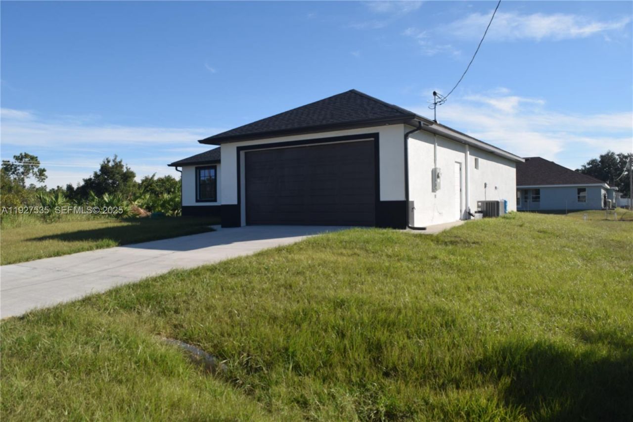 2555 W 25th St, Lehigh Acres, FL 33971 Photo