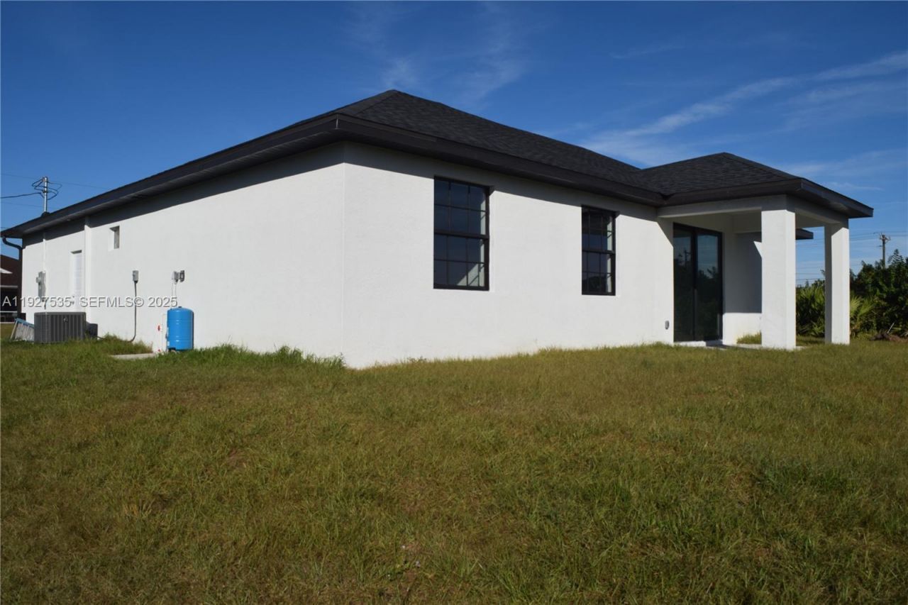 2555 W 25th St, Lehigh Acres, FL 33971 Photo